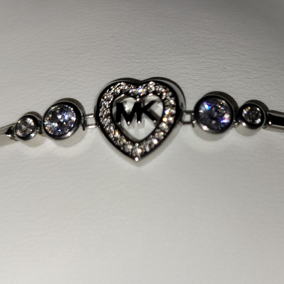MK - Michael Kors Heart Bracelet in Silver - Picture 4 of 9